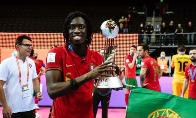 Zicky Té eleito o melhor jogador do Europeu de futsal